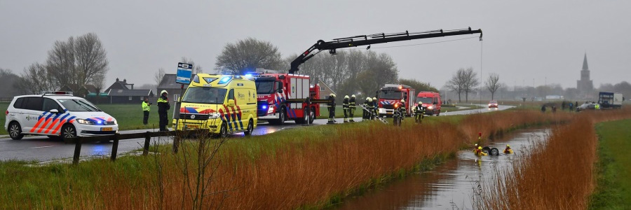 Auto te water Kleasterwei (N393) Tzummarum