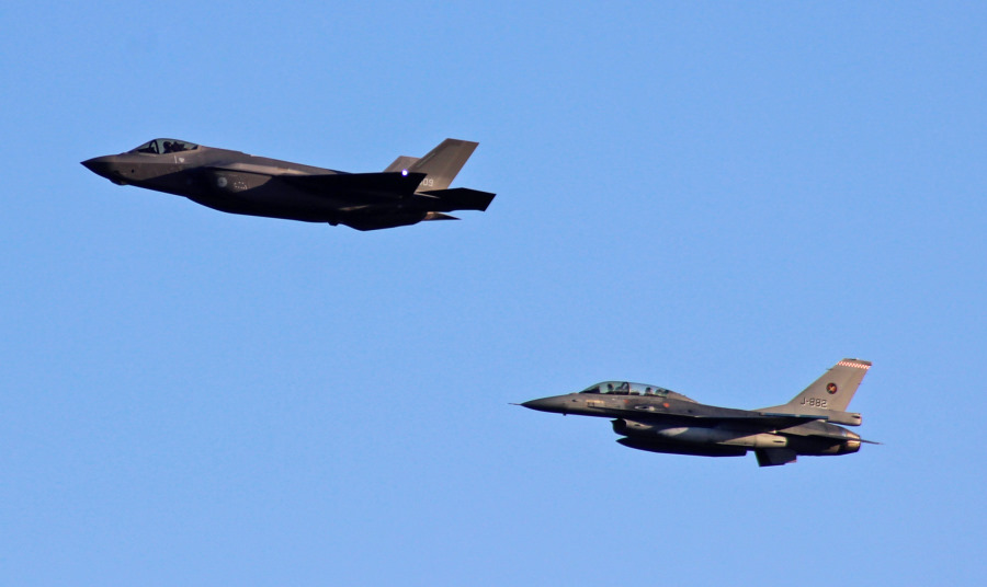 F-35 aangekomen op Vliegbasis Leeuwarden