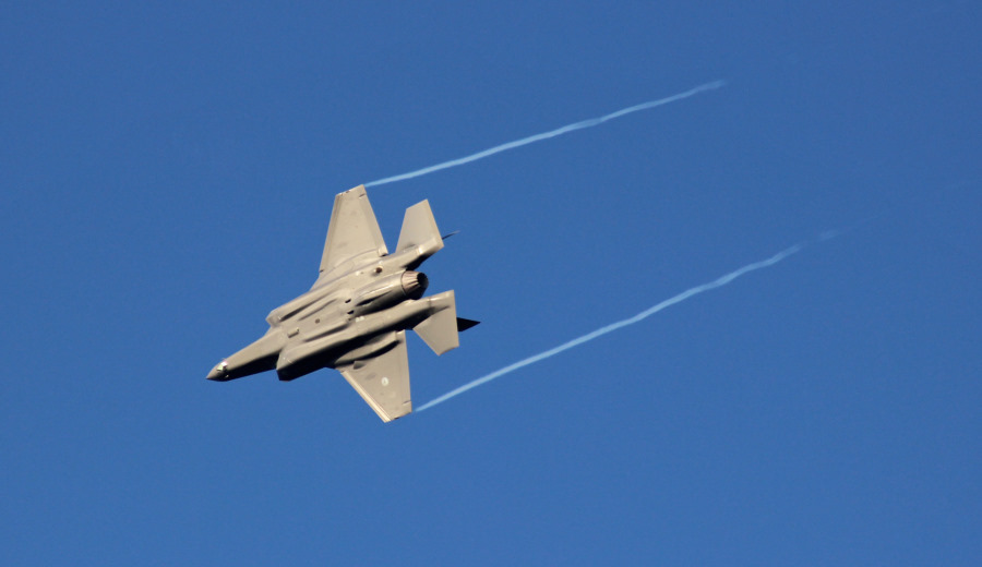 F-35 aangekomen op Vliegbasis Leeuwarden