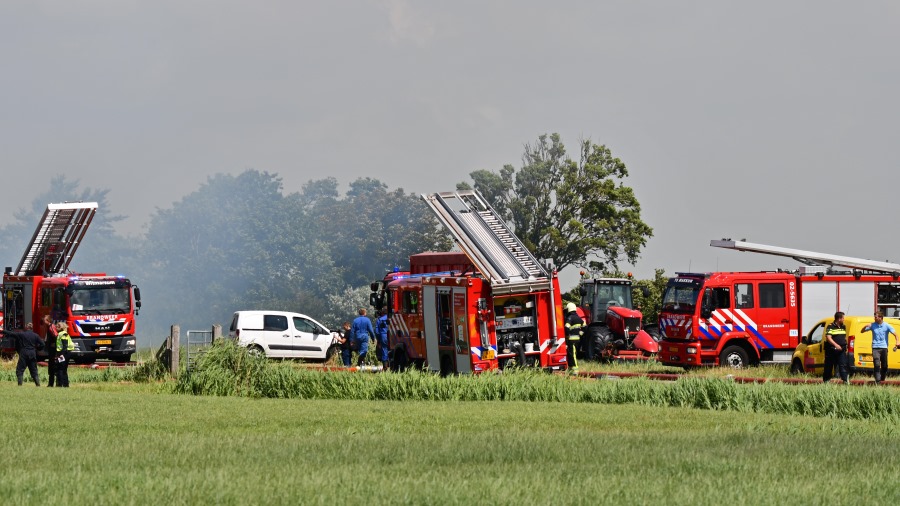 Woonboerderij Pingjum in as gelegd door brand
