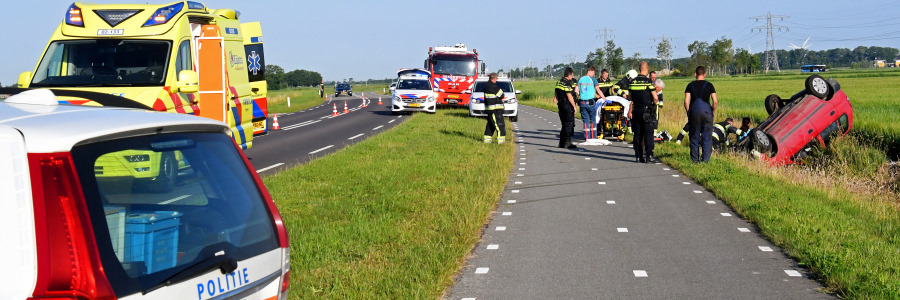 Auto over de kop Franeker: bestuurster gewond