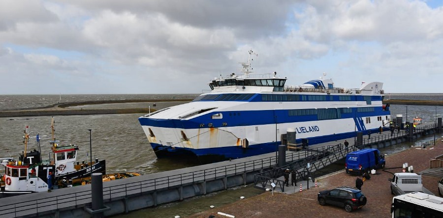 Veerboot Vlieland in problemen op Waddenzee