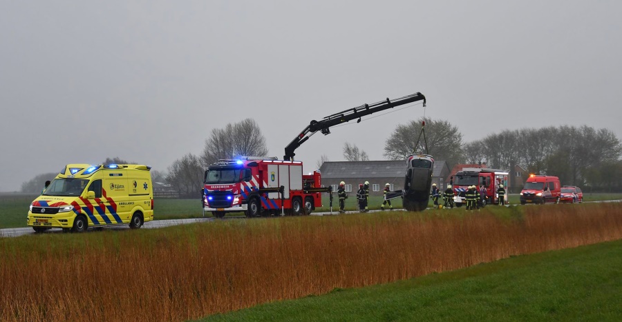 Auto te water Kleasterwei (N393) Tzummarum
