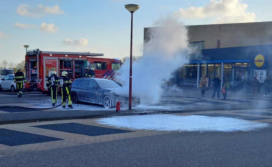 Auto uitgebrand Lidl Harlingen