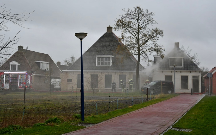 Dak woning in brand Tzummarum
