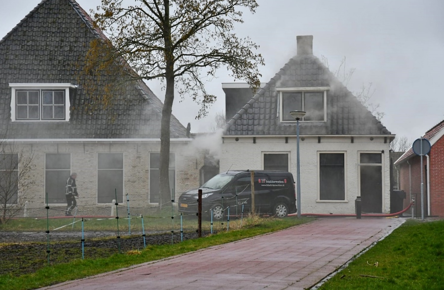 Dak woning in brand Tzummarum