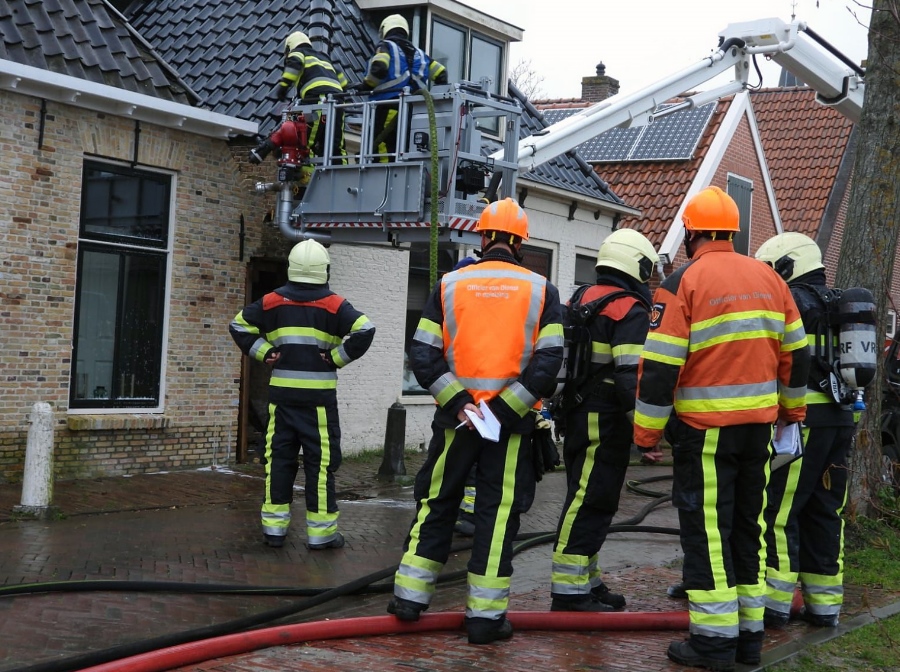 Dak woning in brand Tzummarum