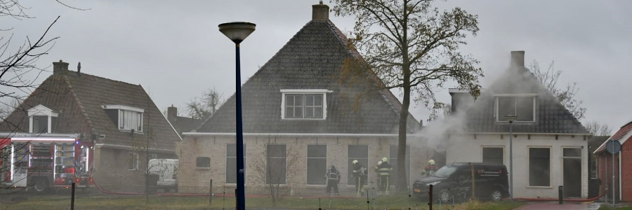 Dak woning in brand Tzummarum