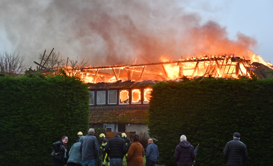 Grote brand boerderij Swaerderwei Tzummarum