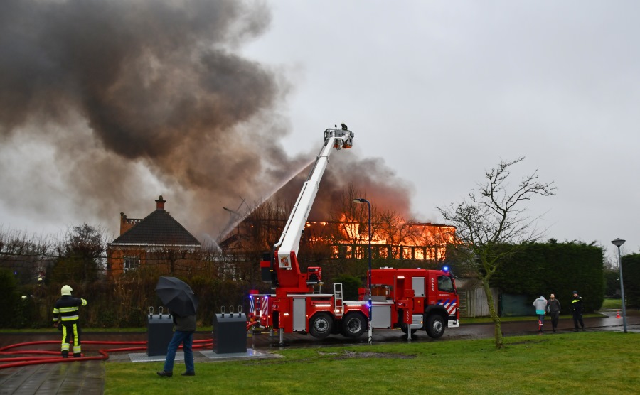 Grote brand boerderij Swaerderwei Tzummarum