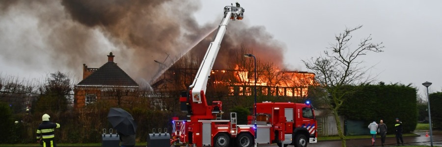 Grote brand boerderij Swaerderwei Tzummarum