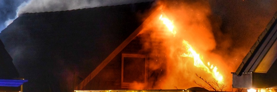 Uitslaande brand garage Midlum