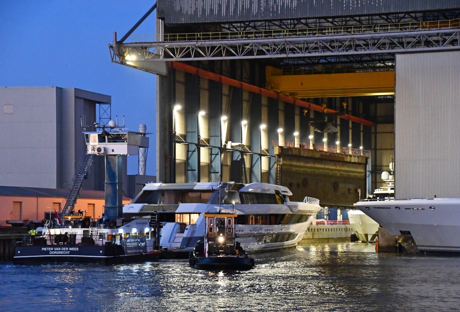 Superjacht Galactica arriveert in Harlingen