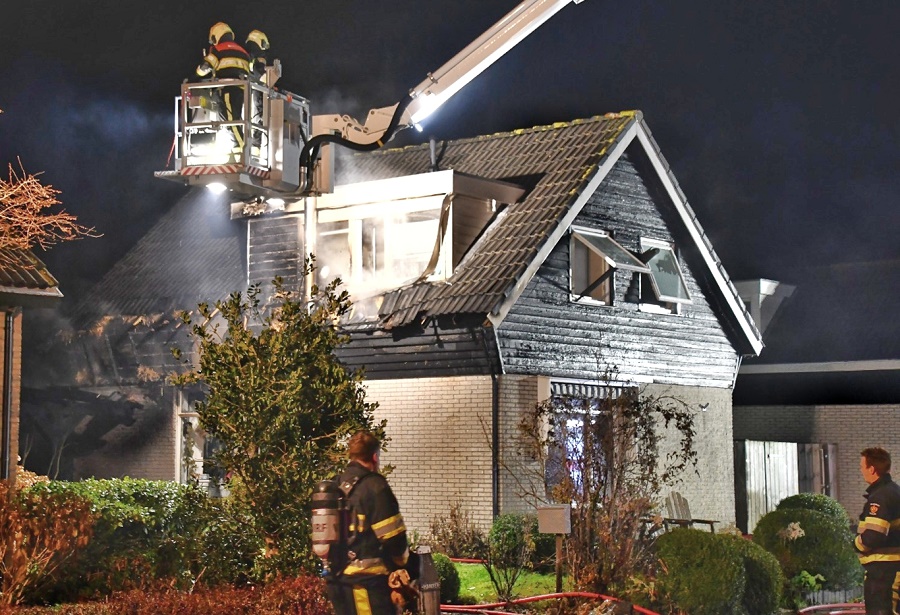 Woningbrand Bernardlaan Midlum